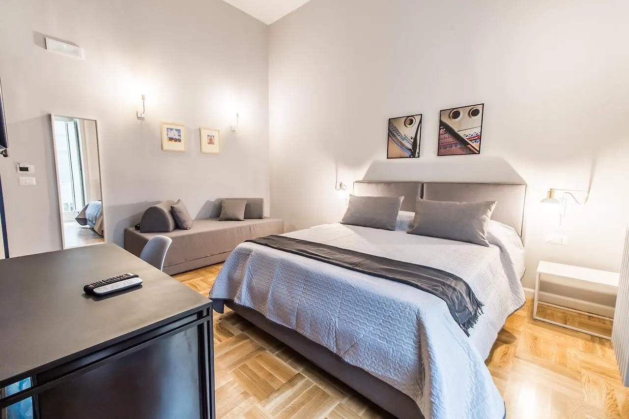Dama Suite Naples